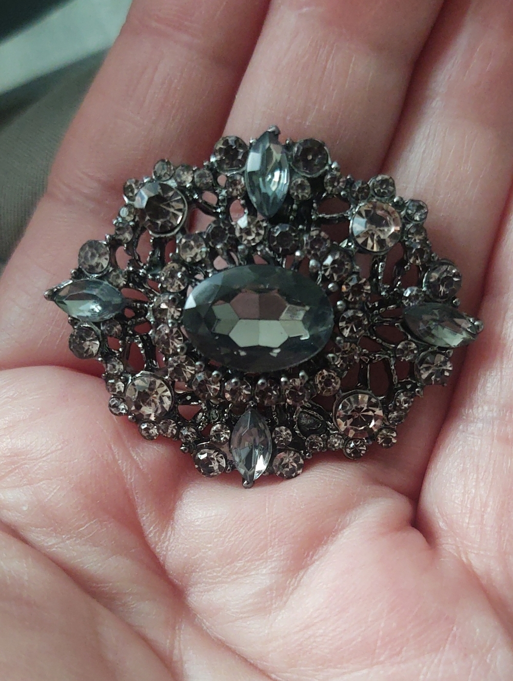 Smokey Rhinestone Filigree Brooch - Picture 4 of 4